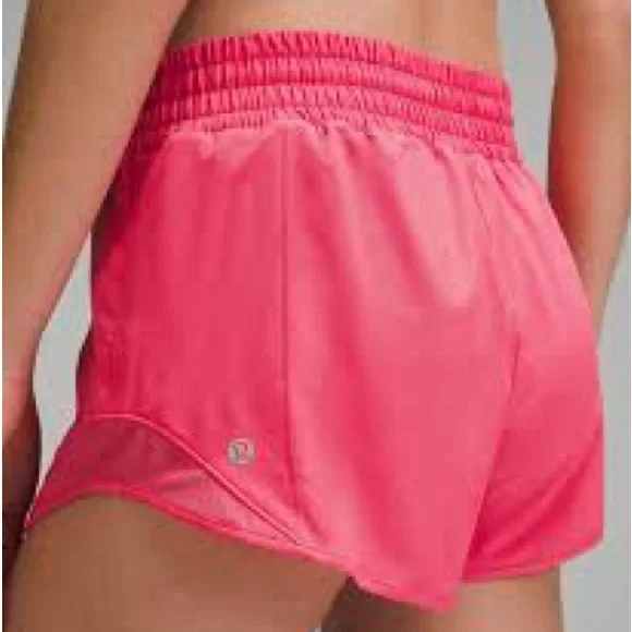 Lululemon NWT Hotty Hot LR Short 2.5” Lined Shorts - Picture 1 of 7